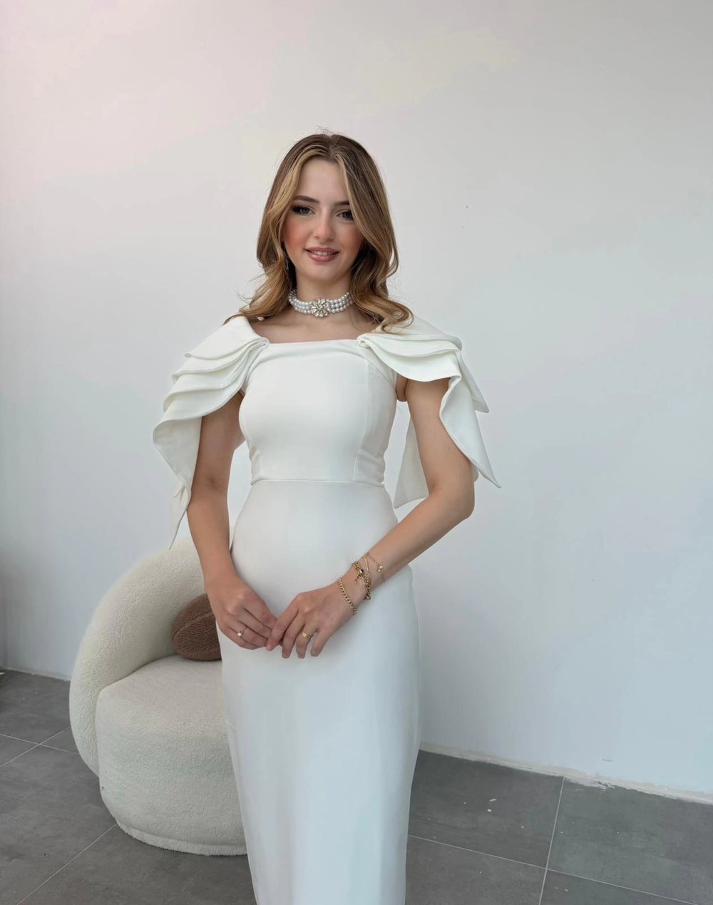 Şık Kat Detaylı Angel Model Beyaz Elbise