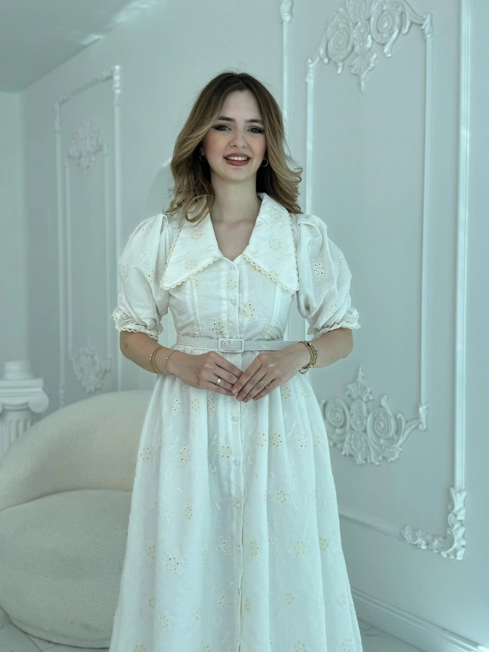 Sivri Bebe Yaka Balon Kollu Ekru Brode Elbise