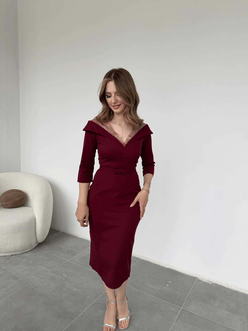Yaka Tül Taş Detaylı Bordo Midi Boy Elbise