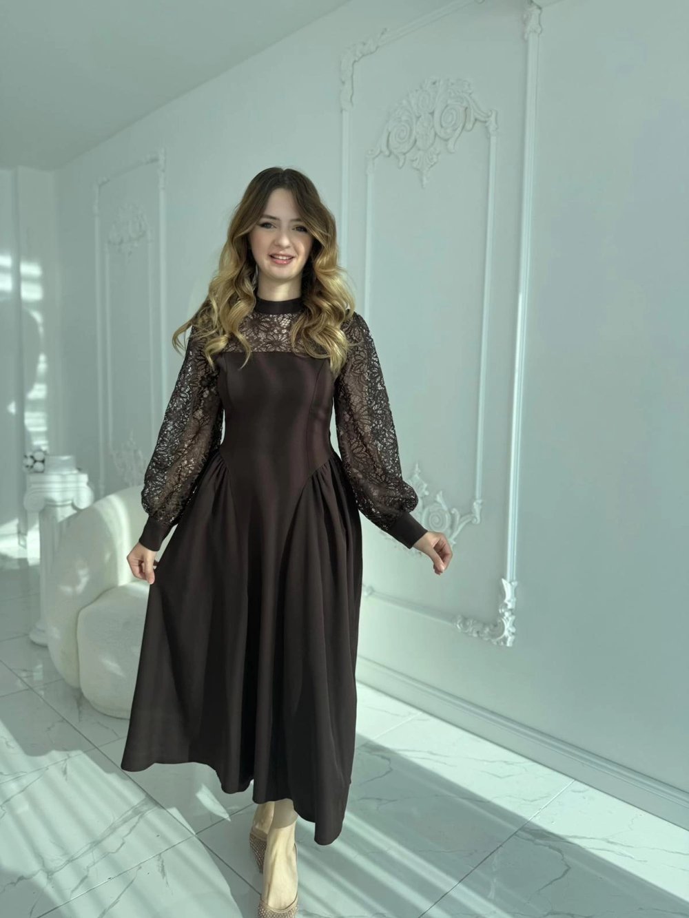 Yaka ve Kol Dantel Detaylı Prenses Kesim Kahve Elbise