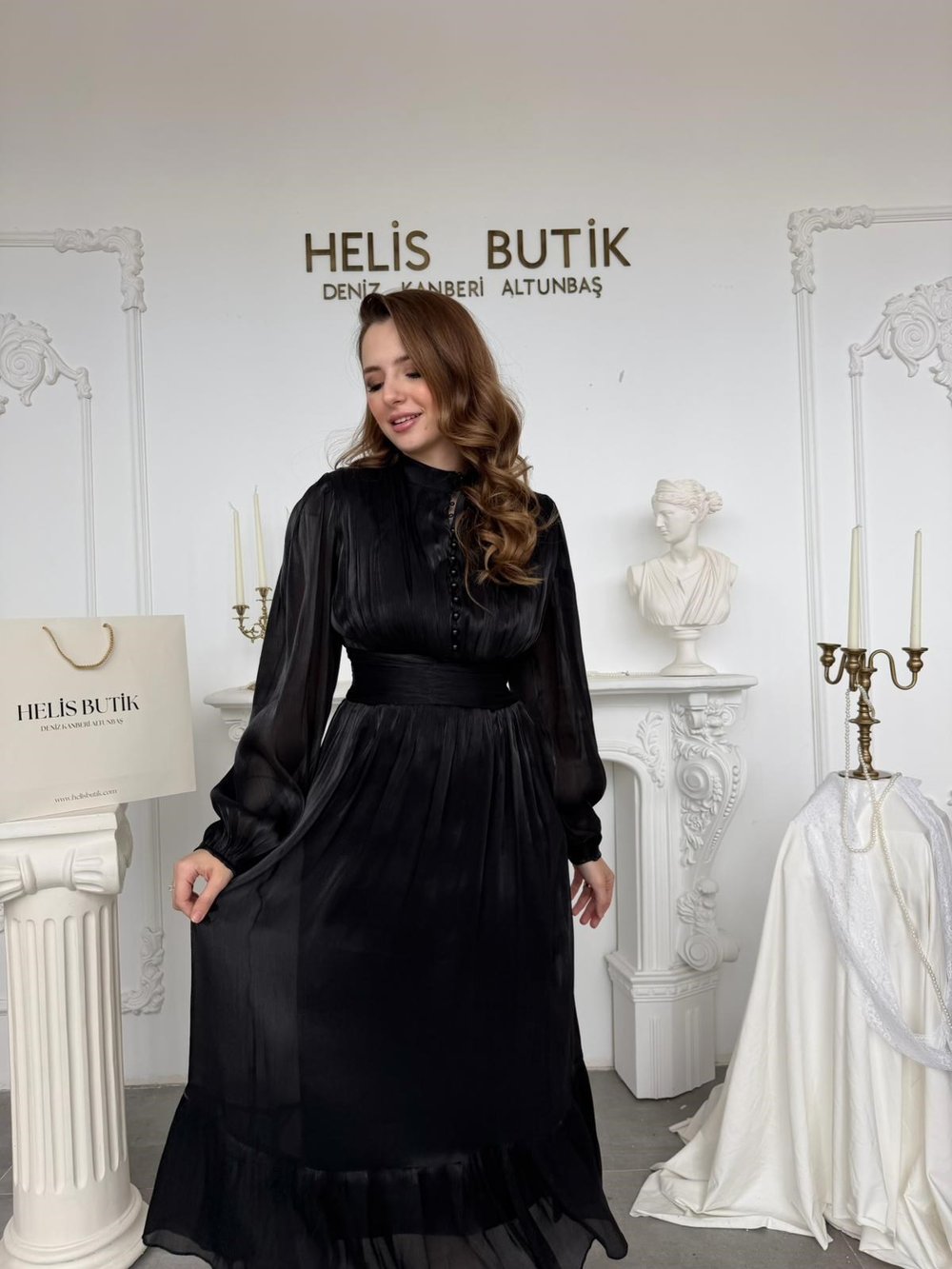 Bel Vurgulu Işıltılı Kumaş Düğme Detaylı Hakim Yaka Elbise - Siyah
