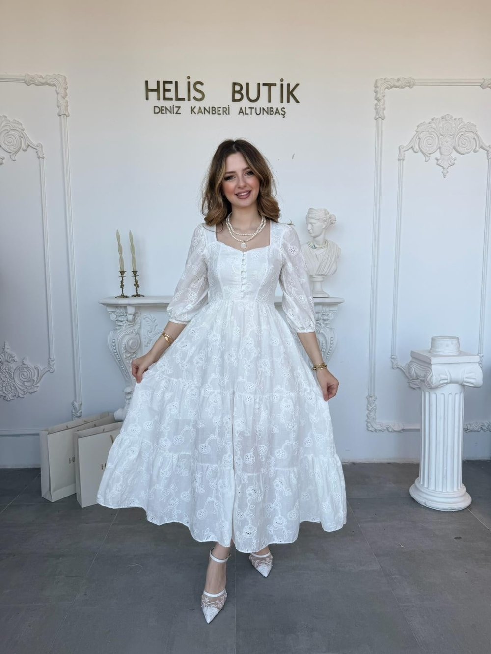 Beyaz Nakış İşlemeli Brode Elbise