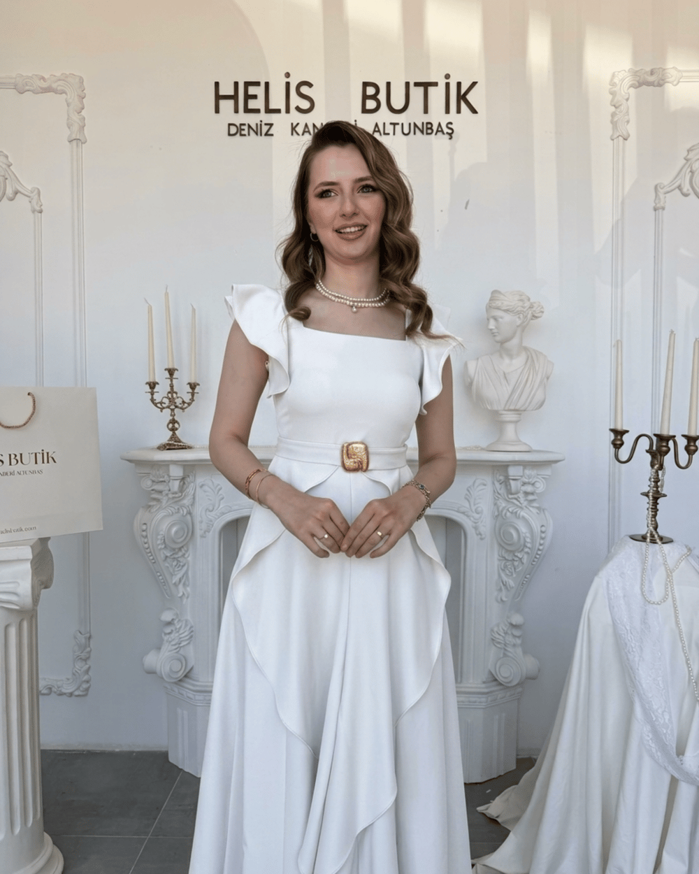 Fırfır Kollu Katlı Etek Detaylı Elbise - Beyaz
