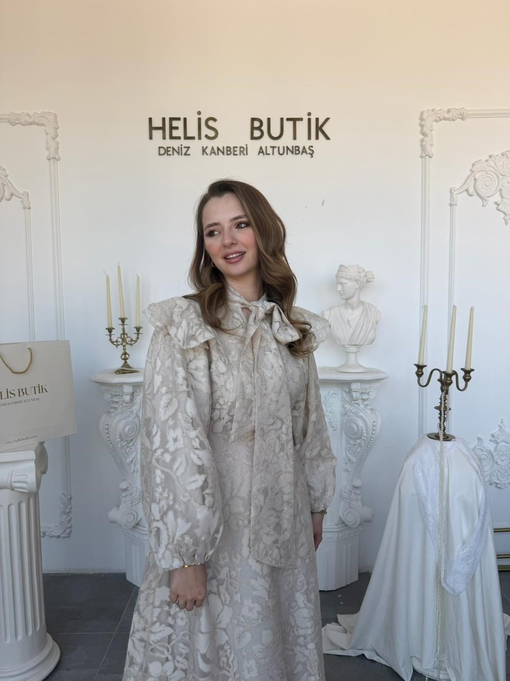 Fular Yakalı Lazer Kesim İşlemeli Tül Elbise - Bej