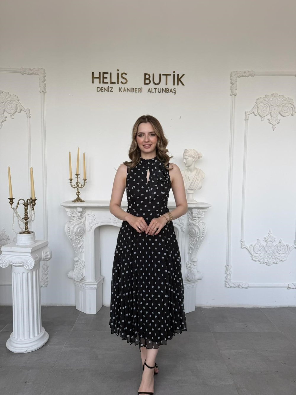 Halter Yaka Puantiyeli Fiyonk Bağlamalı Şifon Elbise - Siyah