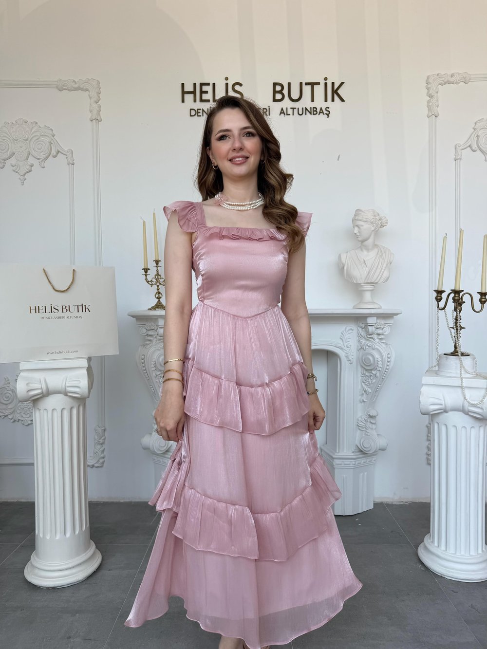 Işıltılı Parlak Şifon Kat Kat Detaylı Askıları Fırfırlı Kare Yaka Elbise - Pembe