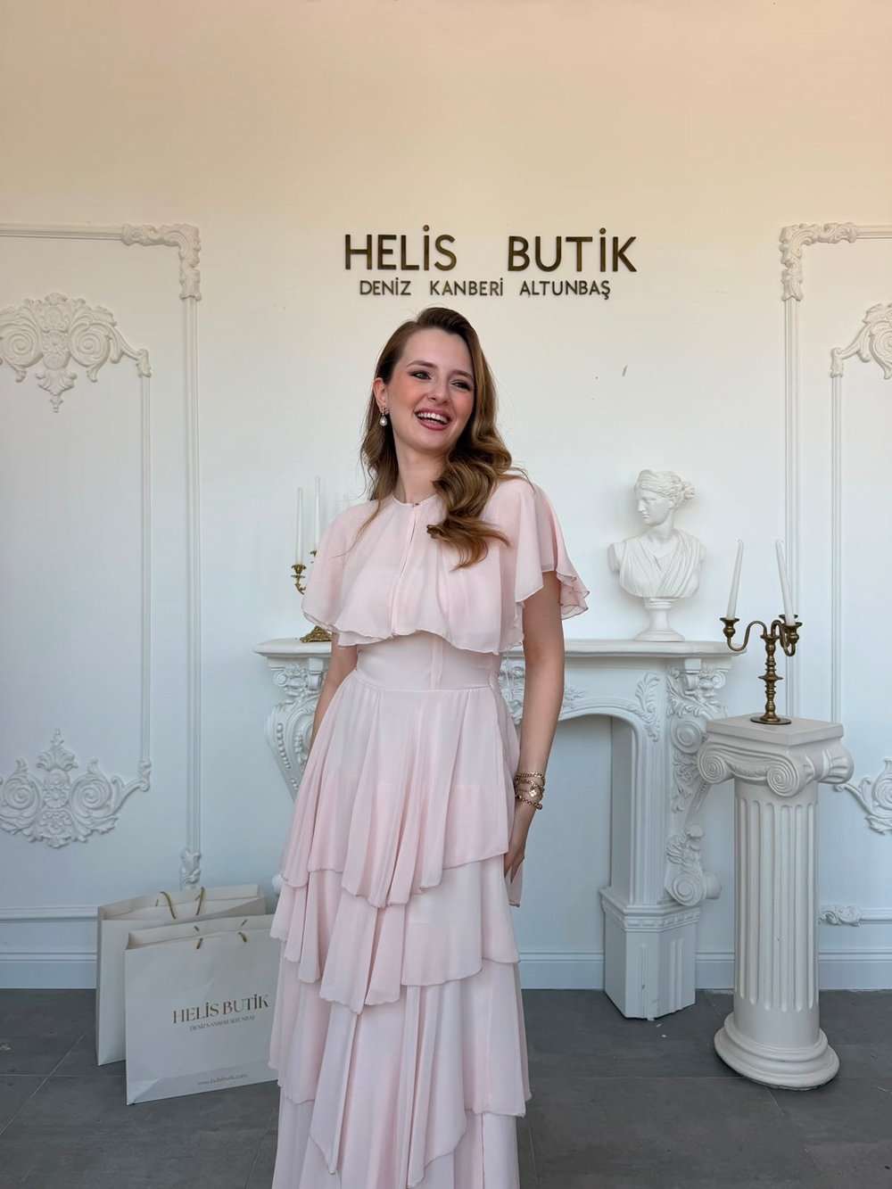 Pelerinli ve Korse Bağlamalı Straplez Şifon Kat Kat Lilyum Elbise - Toz Pembe