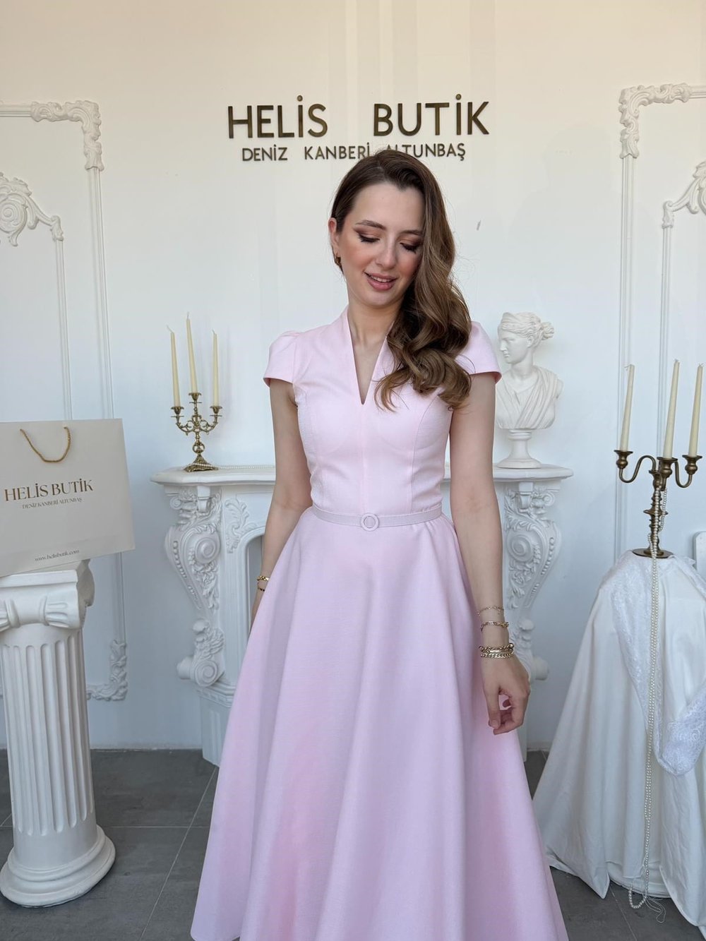 V Yaka Parlak Kumaş Kemerli Abiye Elbise - Pembe