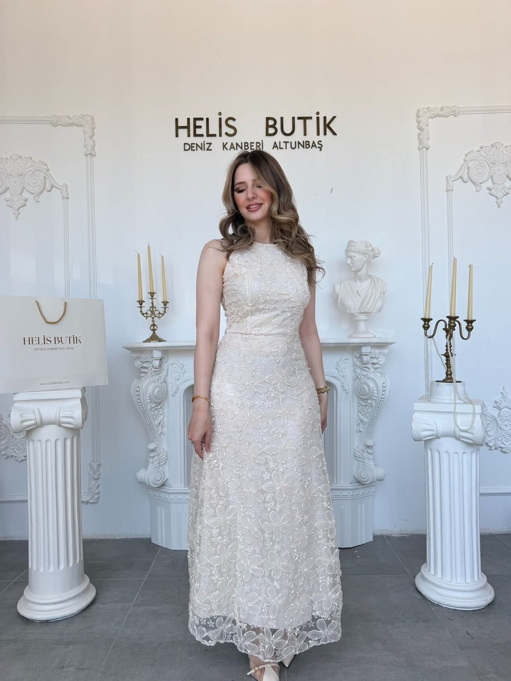 Yaldız İşlemeli Halter Yaka Elbise - Bej
