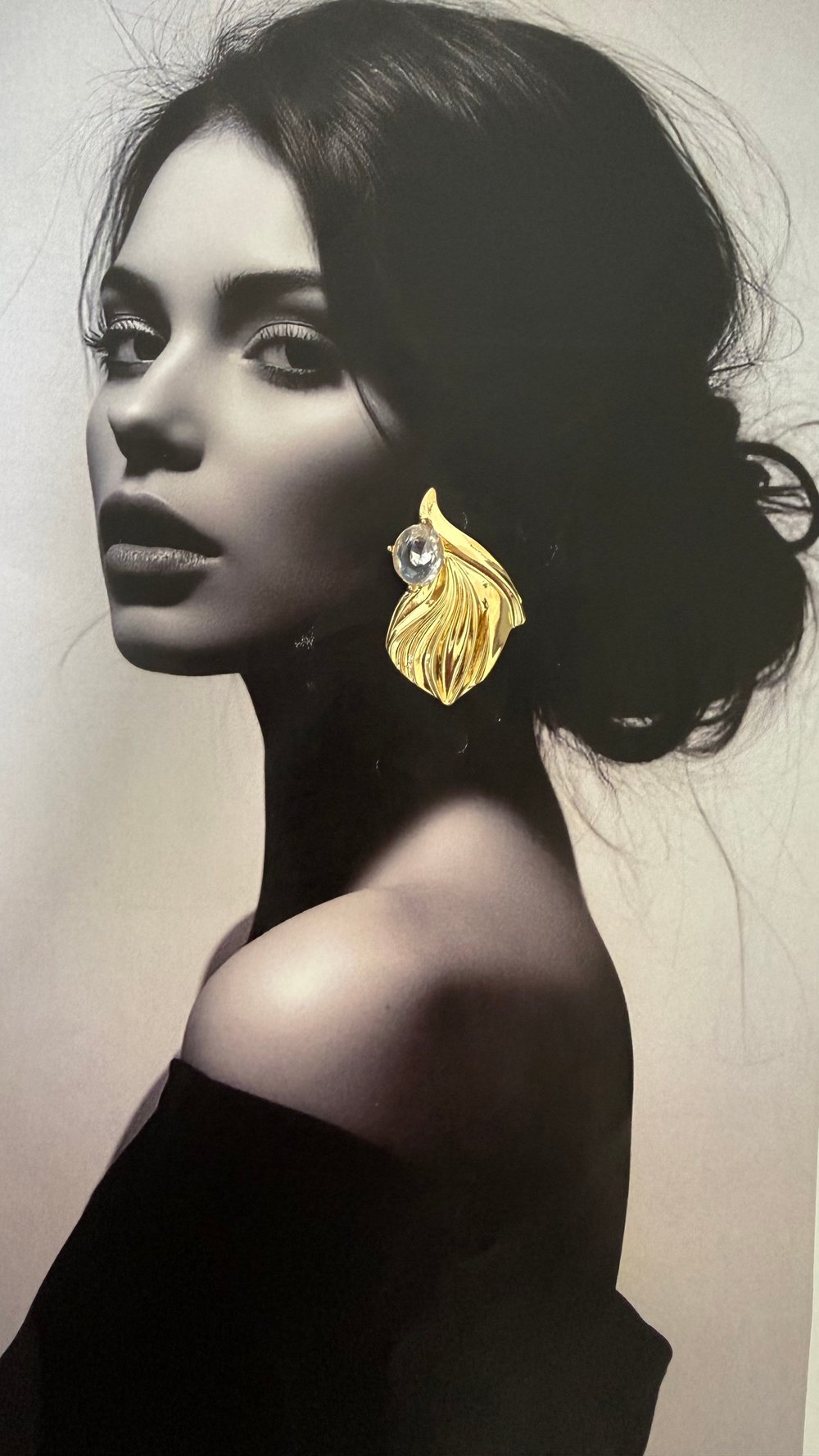 Gold Aurora Taşlı Yaprak Küpe