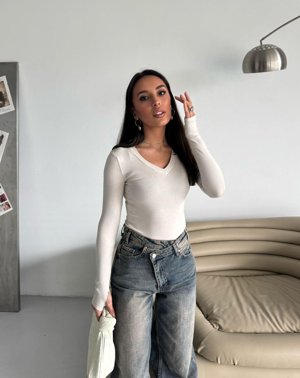 BEYAZ V YAKA BASİC BODY