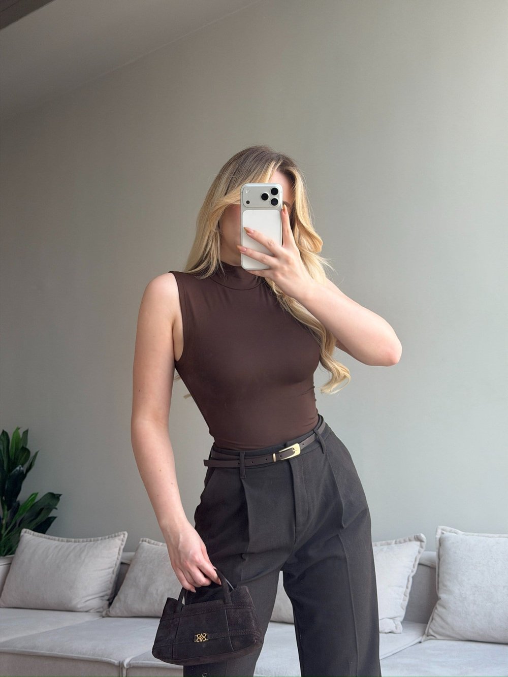Santa Brown Boğazlı Kolsuz Basic Bluz
