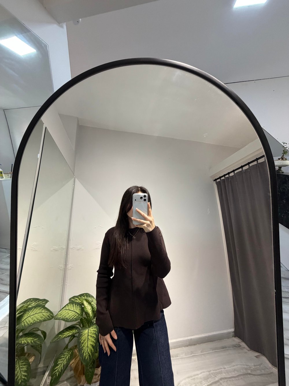 DİLVİN ÖNÜ DİKİŞ DETAYLI BLUZ