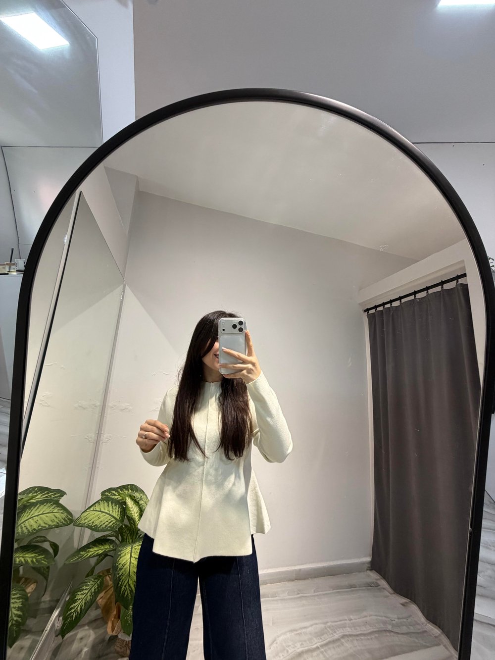 DİLVİN ÖNÜ DİKİŞ DETAYLI BLUZ
