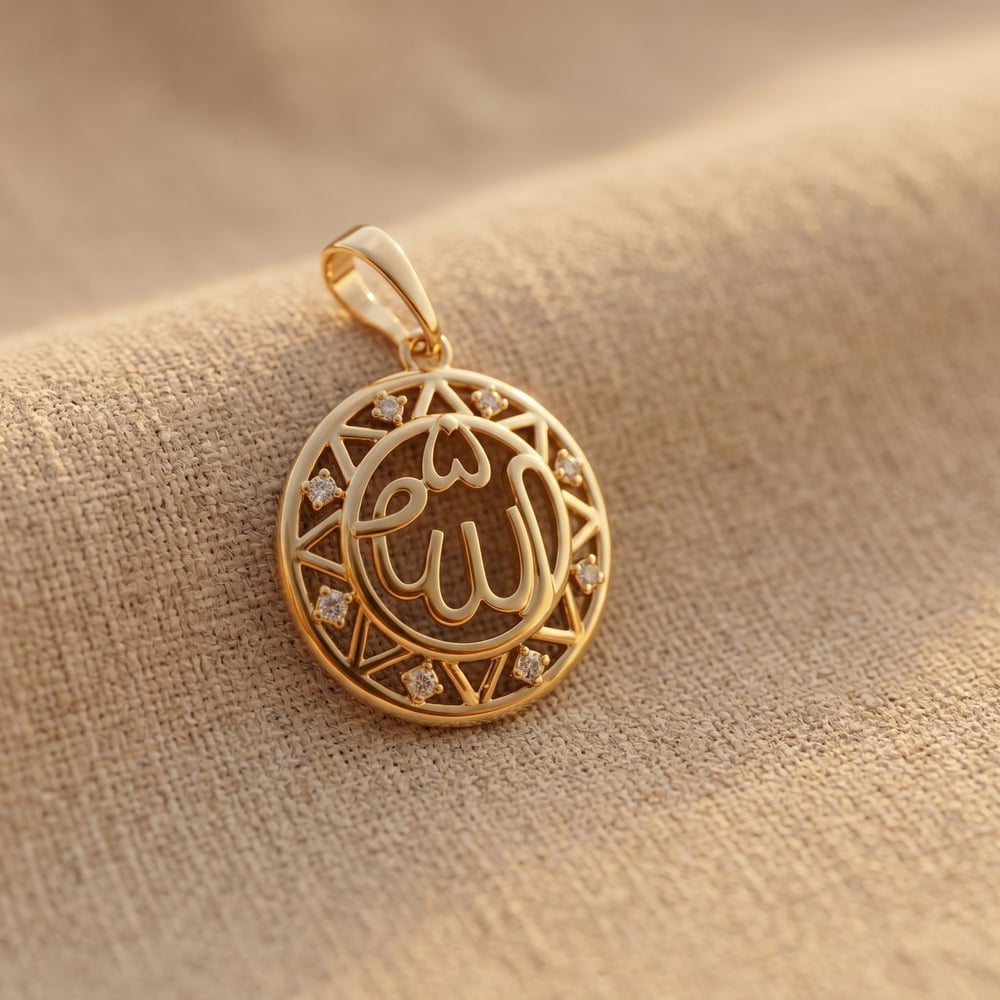 Allah Yazılı Zirkon Taşlı Kolye Ucu - 14k Altın Kaplama - 18 x 26 mm