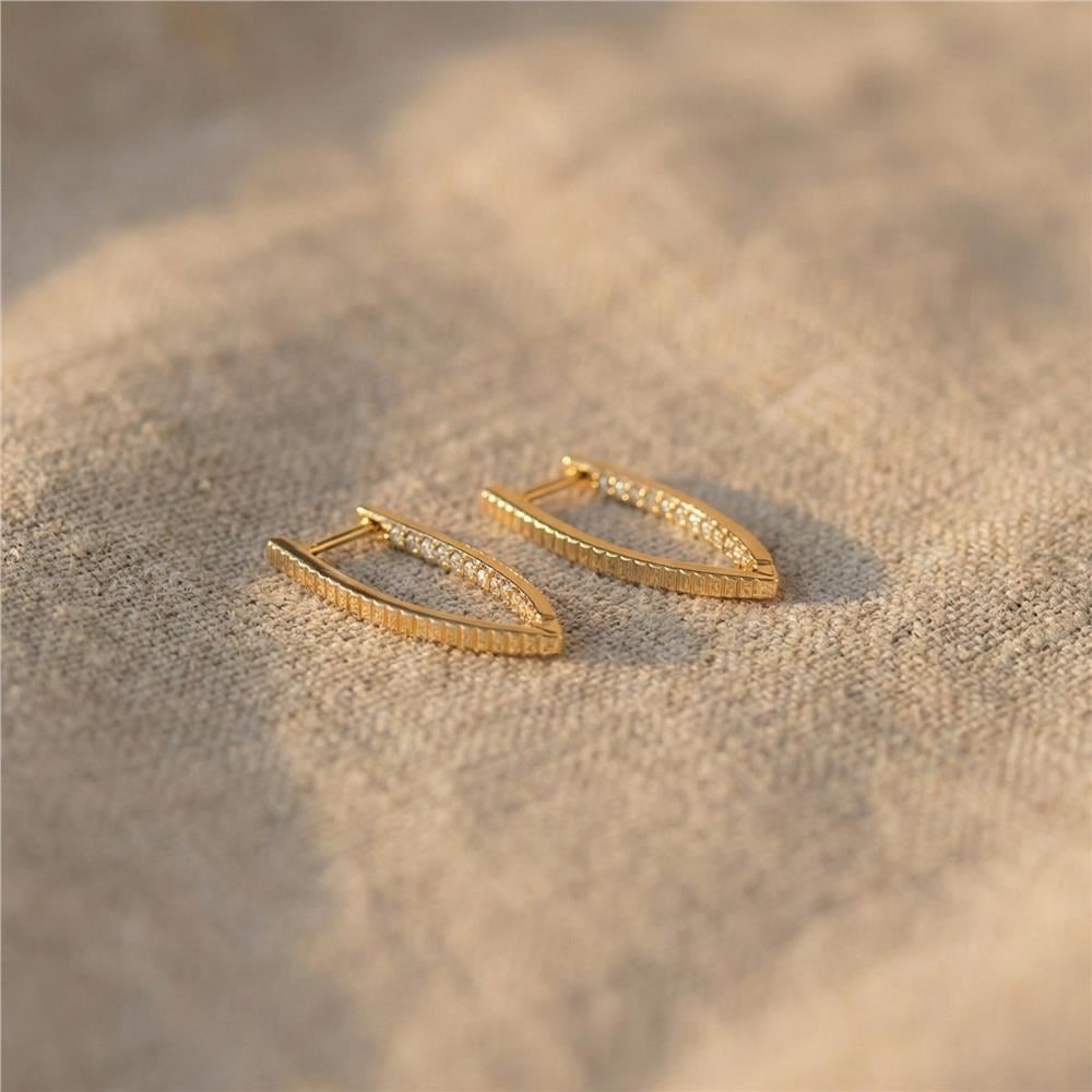 Damla Şeklinde Zirkon Taş Sıralı Küpe - 14K Altın Kaplama - 26 mm
