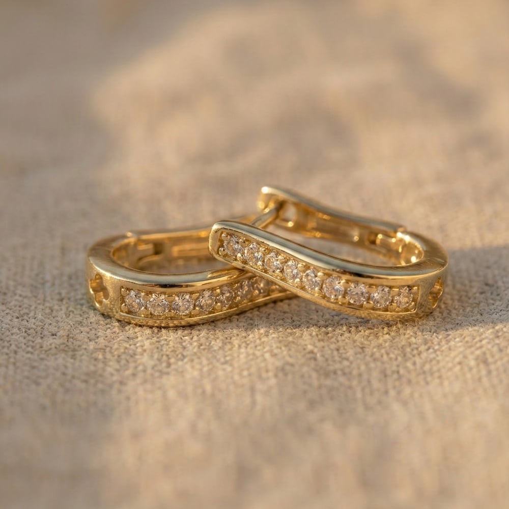 Kavisli Zirkon Taşlı Halka Küpe - 14K Altın Kaplama - 18 mm