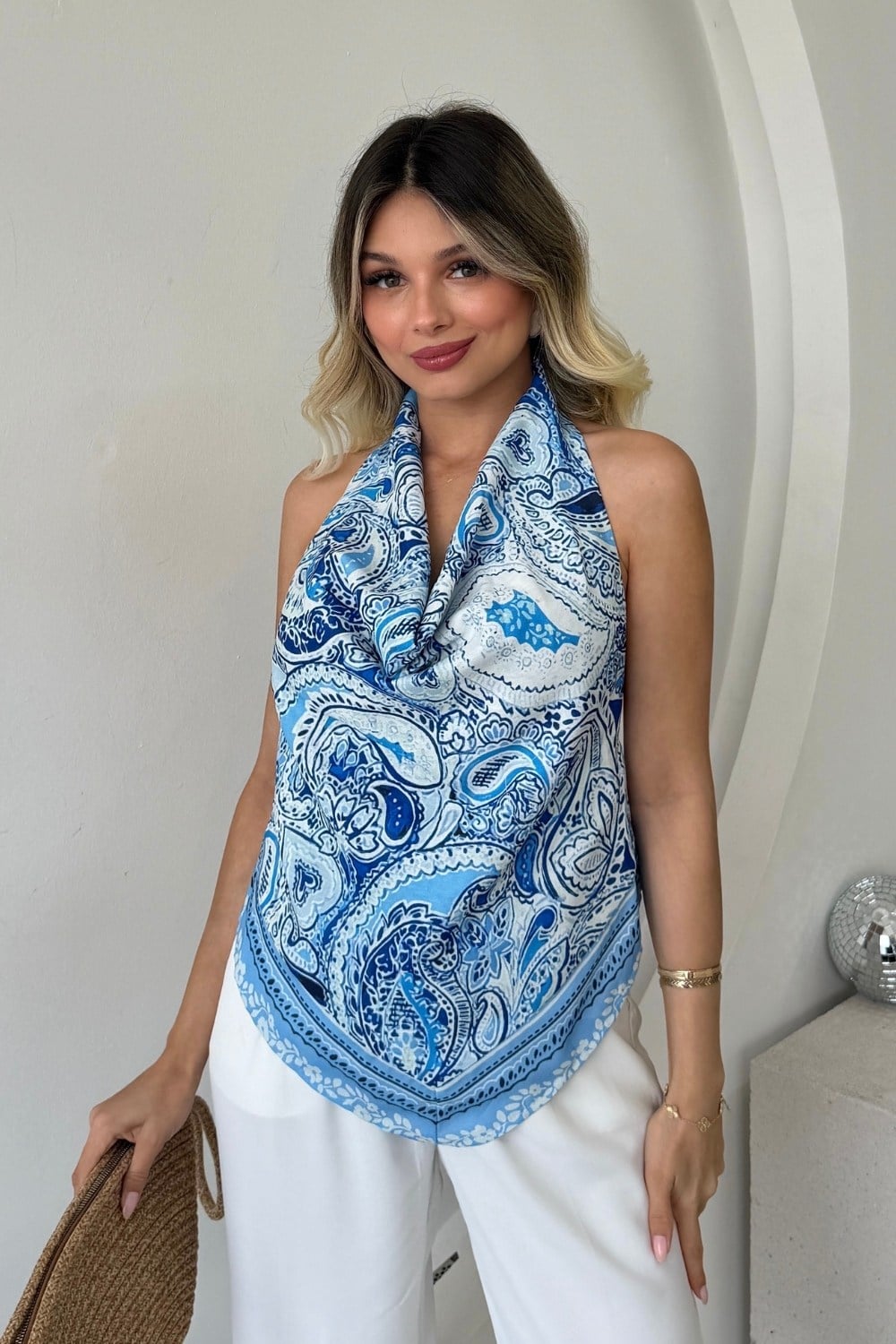 ŞAL DESEN SIRT DEKOLTELİ DEGAJE YAKA BLUZ