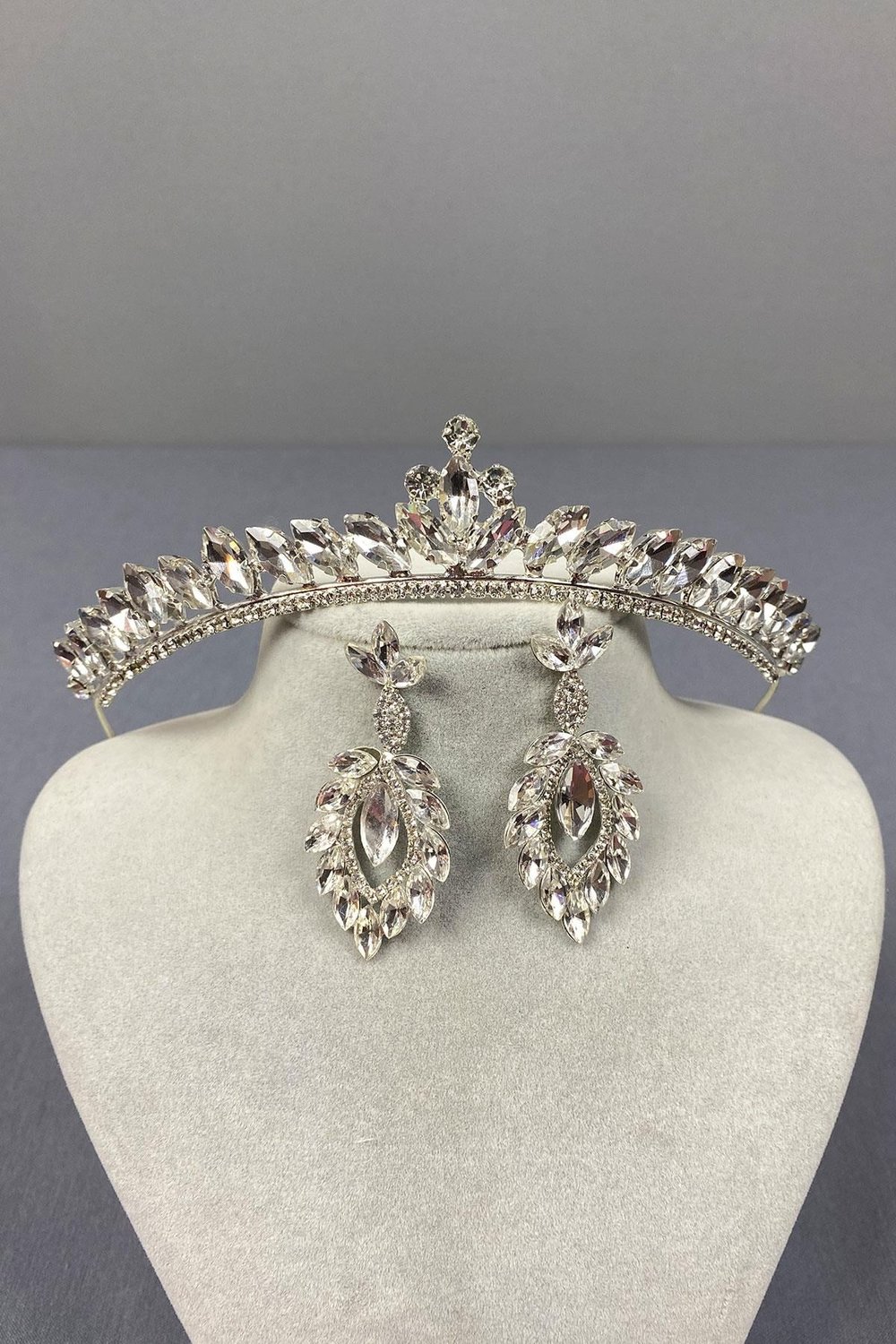Gümüş Ece Gelin Tacı Ve Mekik Taşlı Küpe