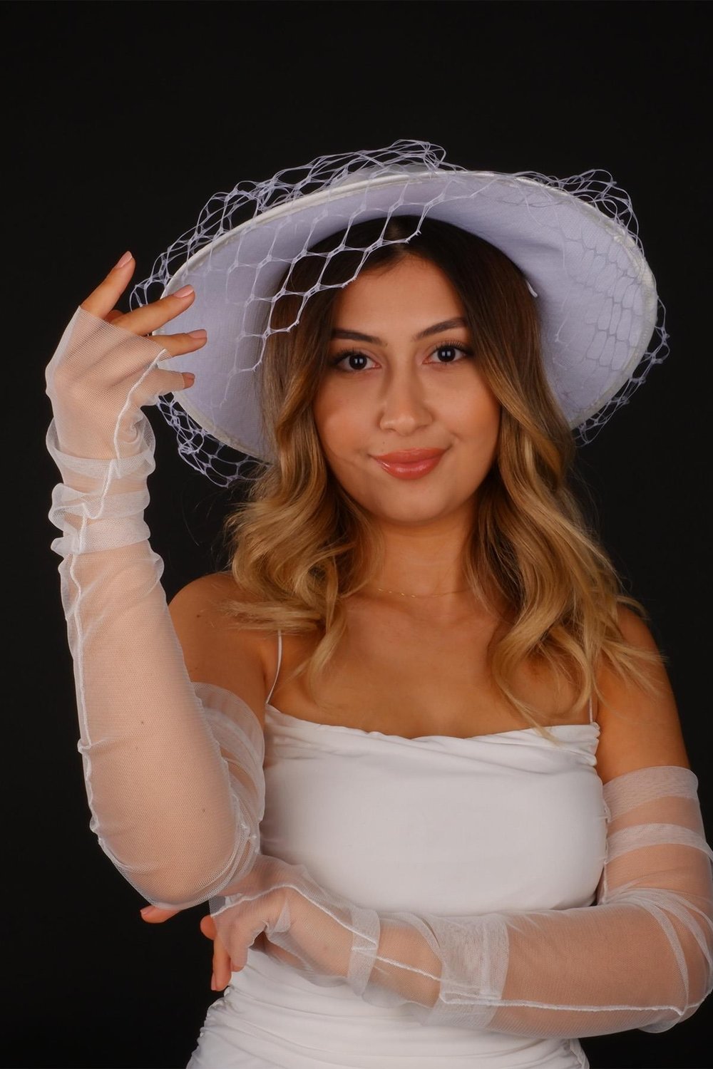 Kırık Beyaz Vualet Nikah Şapkası Erna Tüllü Gelin Aksesuarı Tül Eldiven