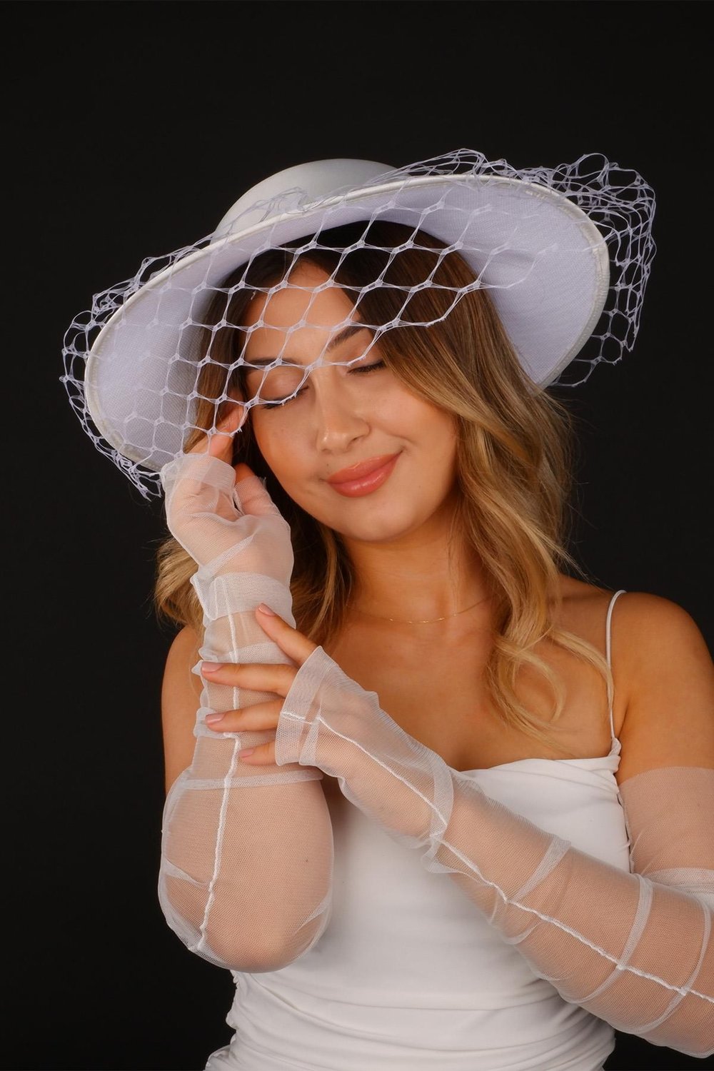 Kırık Beyaz Vualet Nikah Şapkası Erna Tüllü Gelin Aksesuarı Tül Eldiven