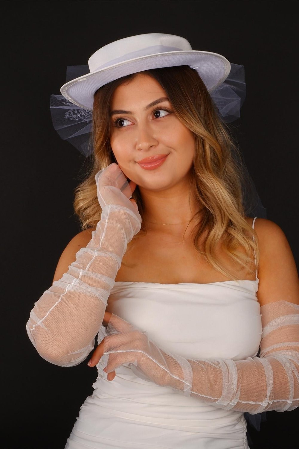 Kırık Beyaz Vualet Nikah Şapkası İzem İncili Gelin Aksesuarı ve Gelin Eldiveni