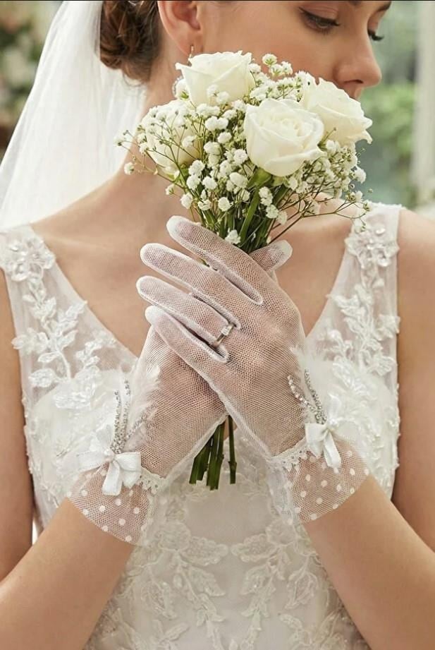 Puantiyeli Tül Fiyonklu İncili Taş Sarkıtlı Nikah Gelin Eldiveni ve Düğün Aksesuarı