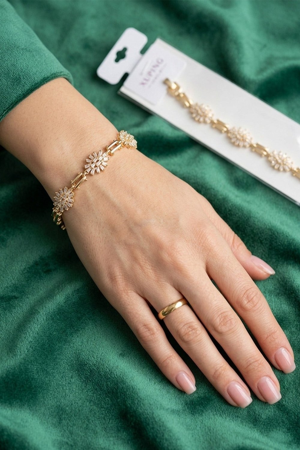 Xuping Toptan Baget Taşlı Çiçek Motifli Gold Bileklik