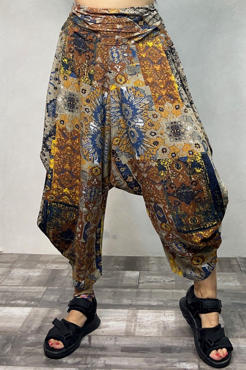 Drape Bel Detaylı Dökümlü Şalvar Pantolon - Desenli Gri