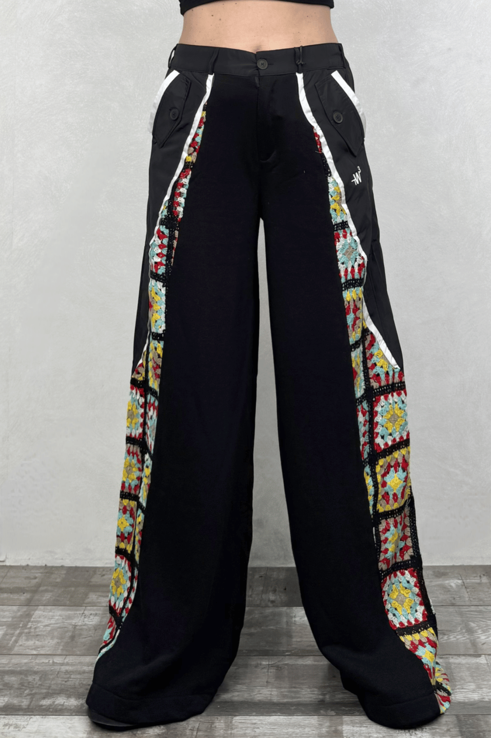 Kroşeta ve Motif Detaylı Pantolon - Siyah