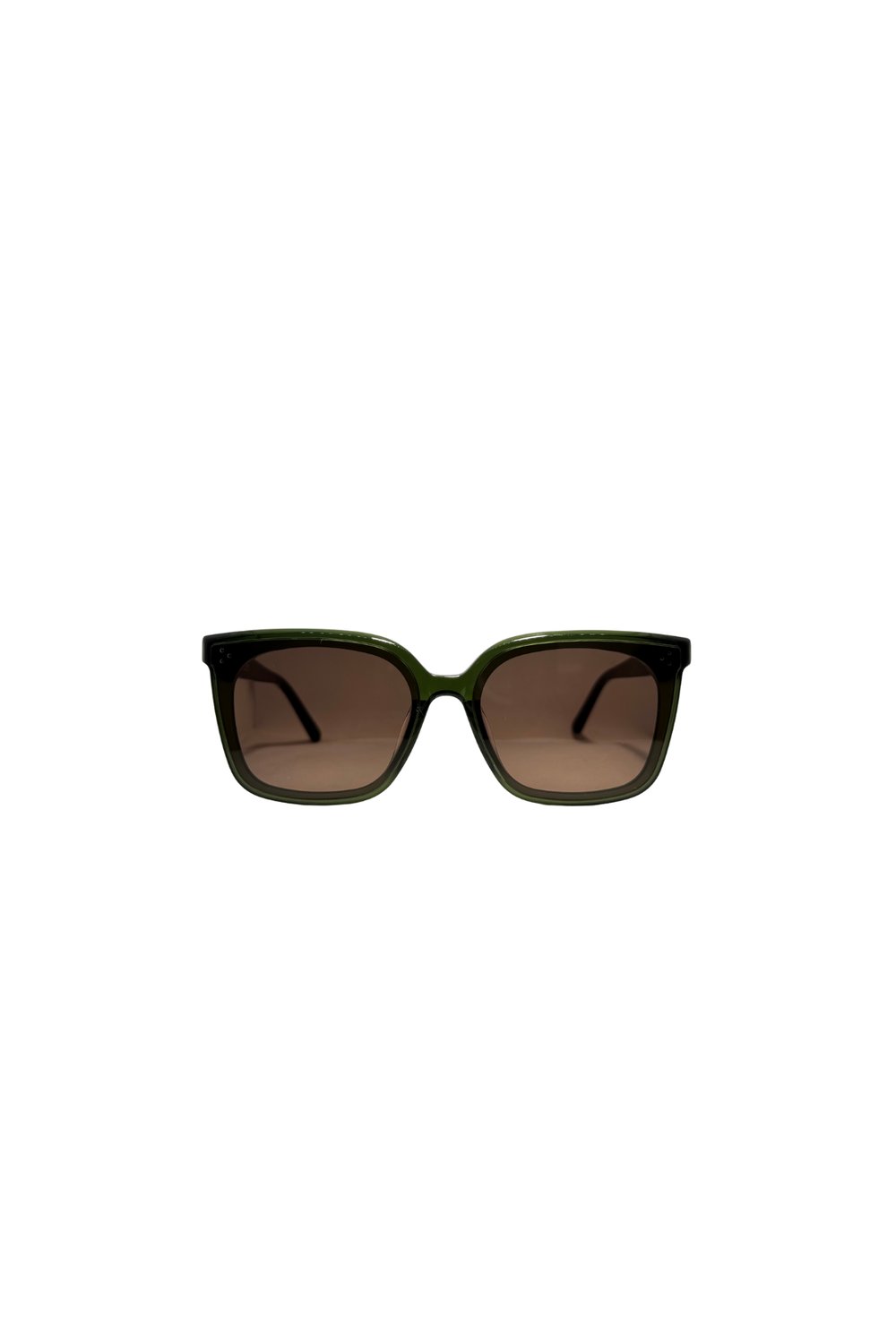 bella-hadid-piana-c-de2800.png