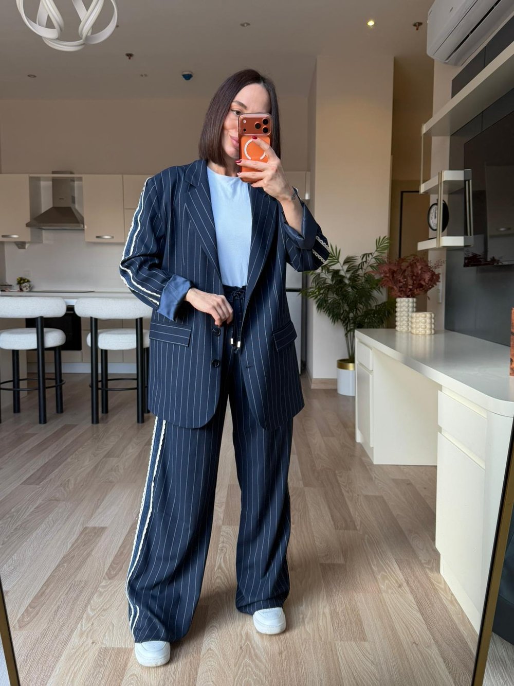  Lacivert Nakış Detaylı Çizgili Blazer Takım