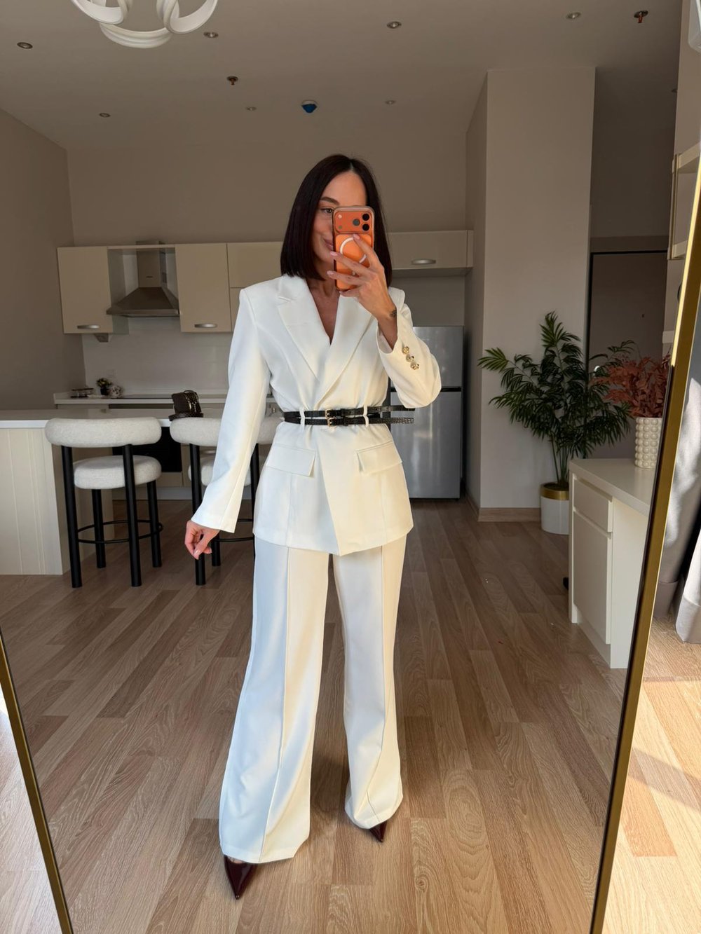Beyaz Çift Kemerli Blazer Takım
