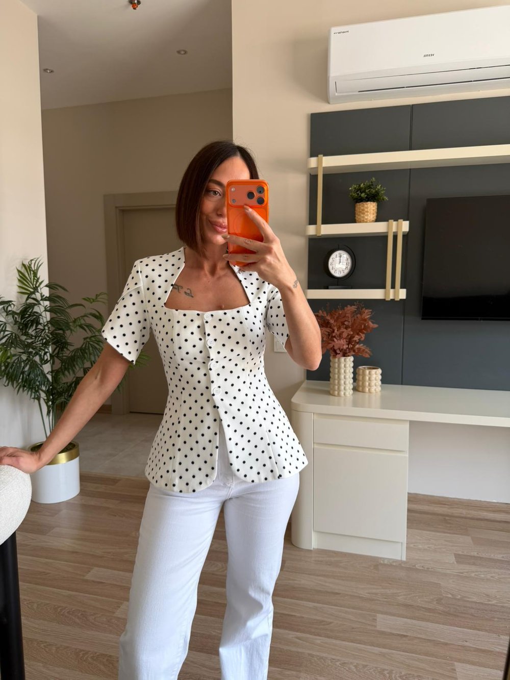 Marka Model Beyaz Puantiyeli Bluz