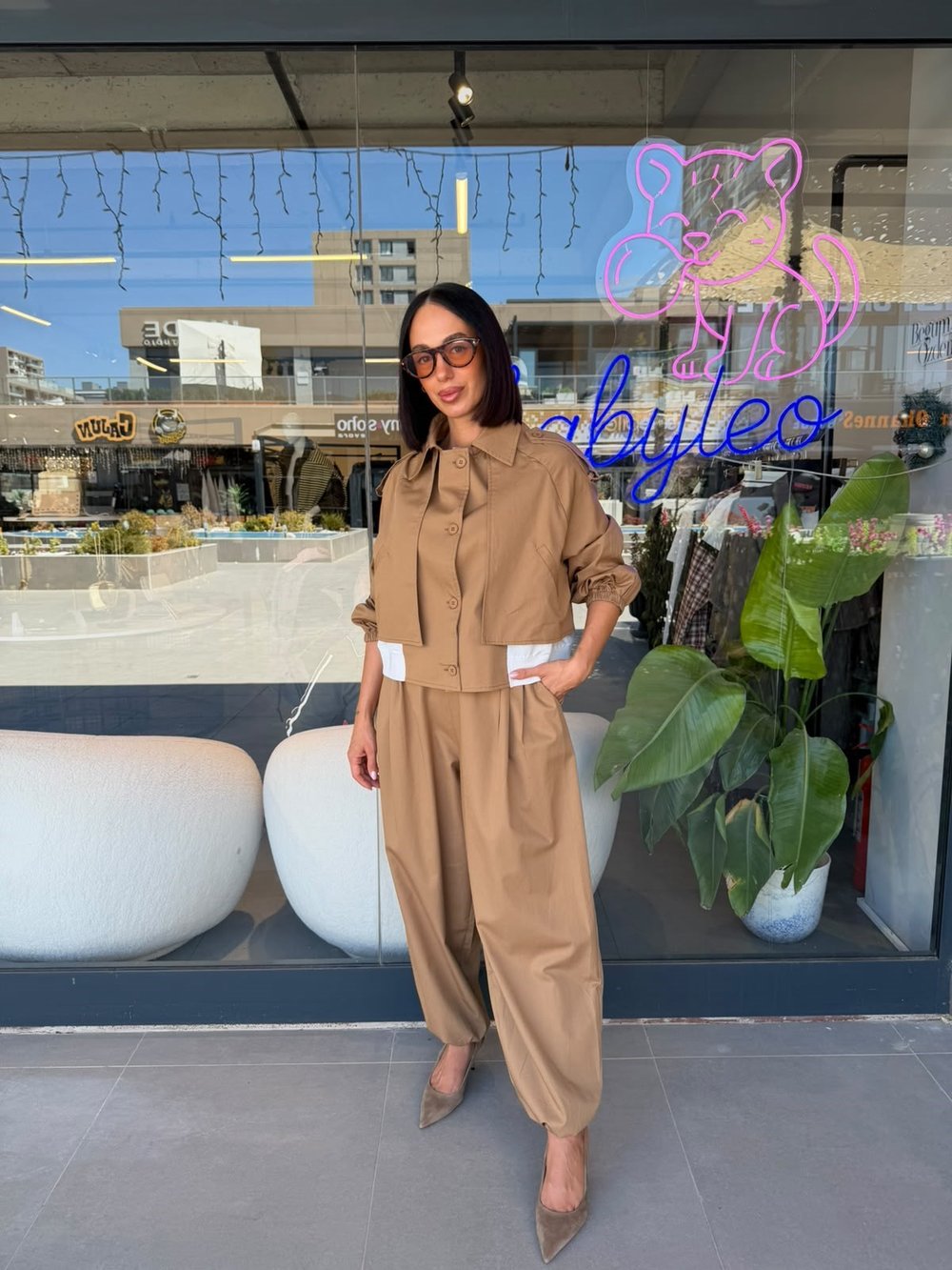 Marka Model Camel Bel Detaylı Trench Pantolon Takım