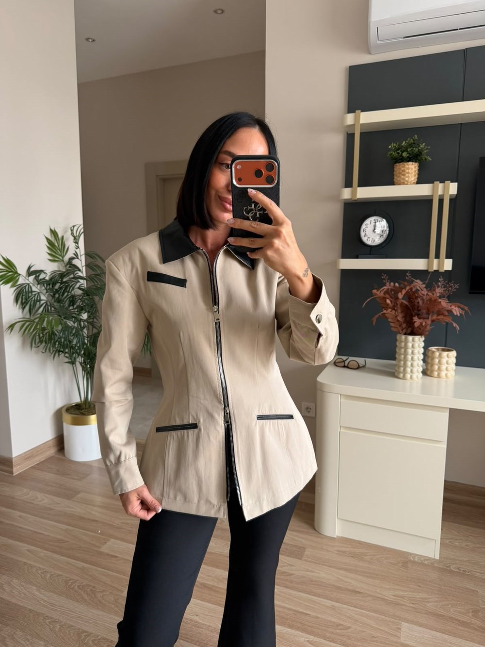 Marka Model Krem Deri Detay Belden Oturtmalı Blazer Ceket