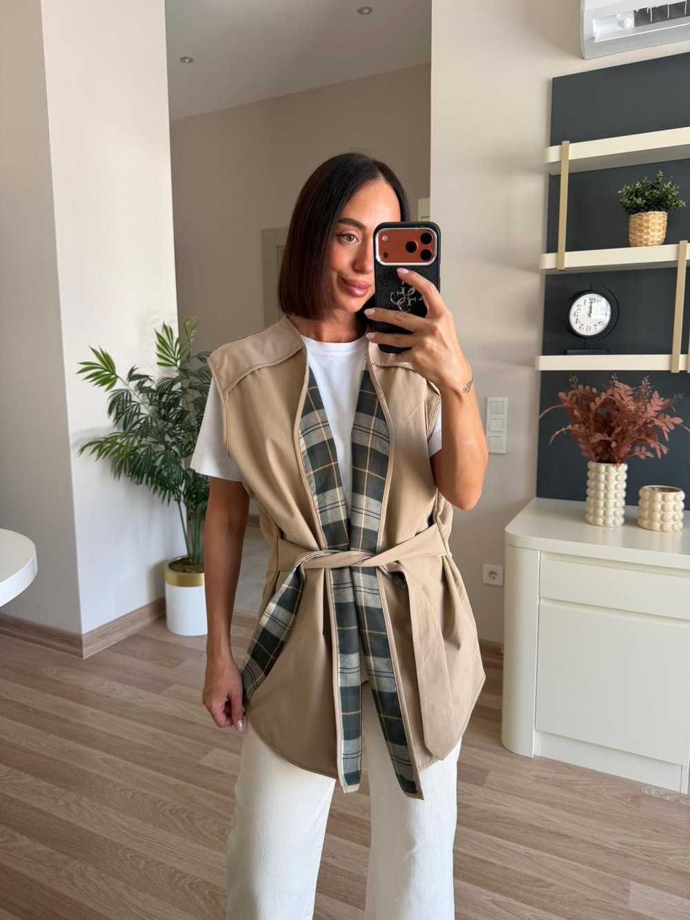 Marka Model Krem İçi Ekoseli Kuşaklı Yelek