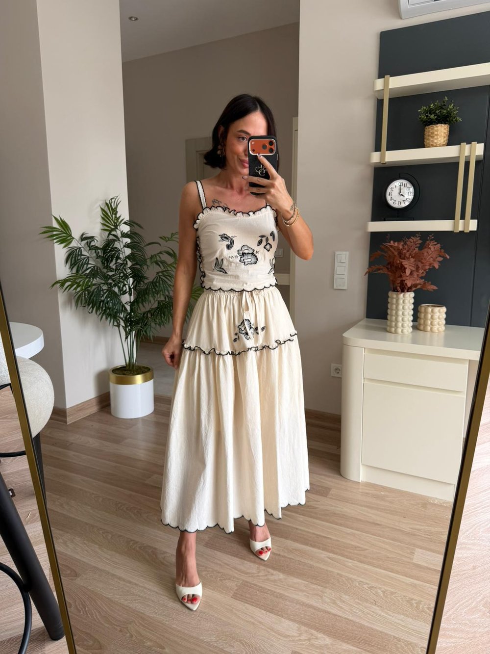 Marka Model Krem Keten İşlemeli Crop Etek Takım