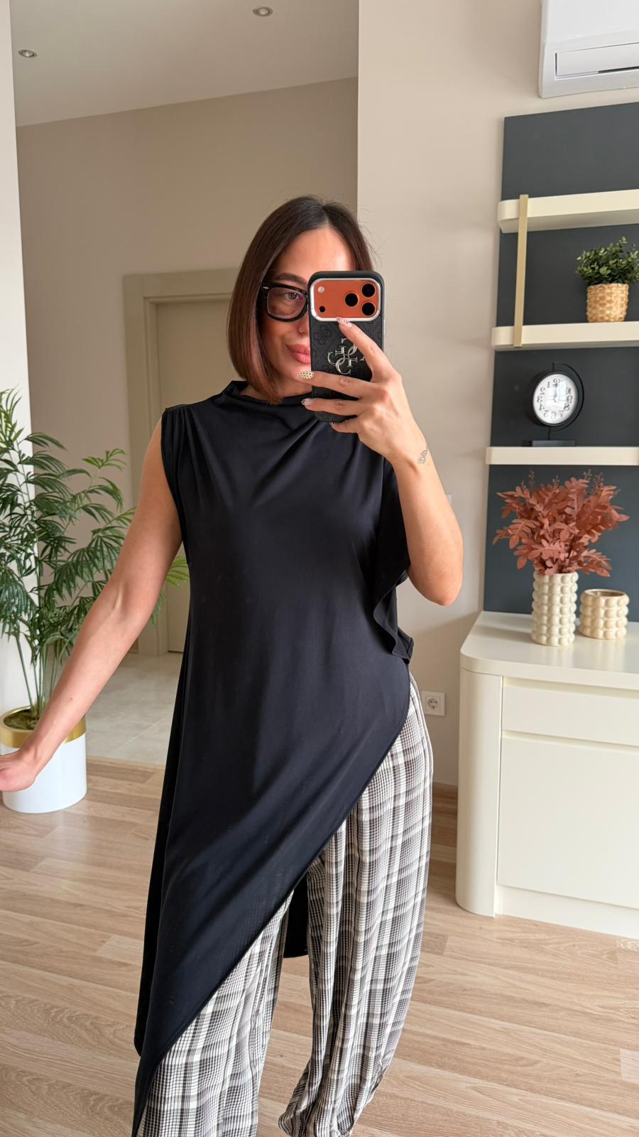 Marka Model Siyah Asimetrik Bluz
