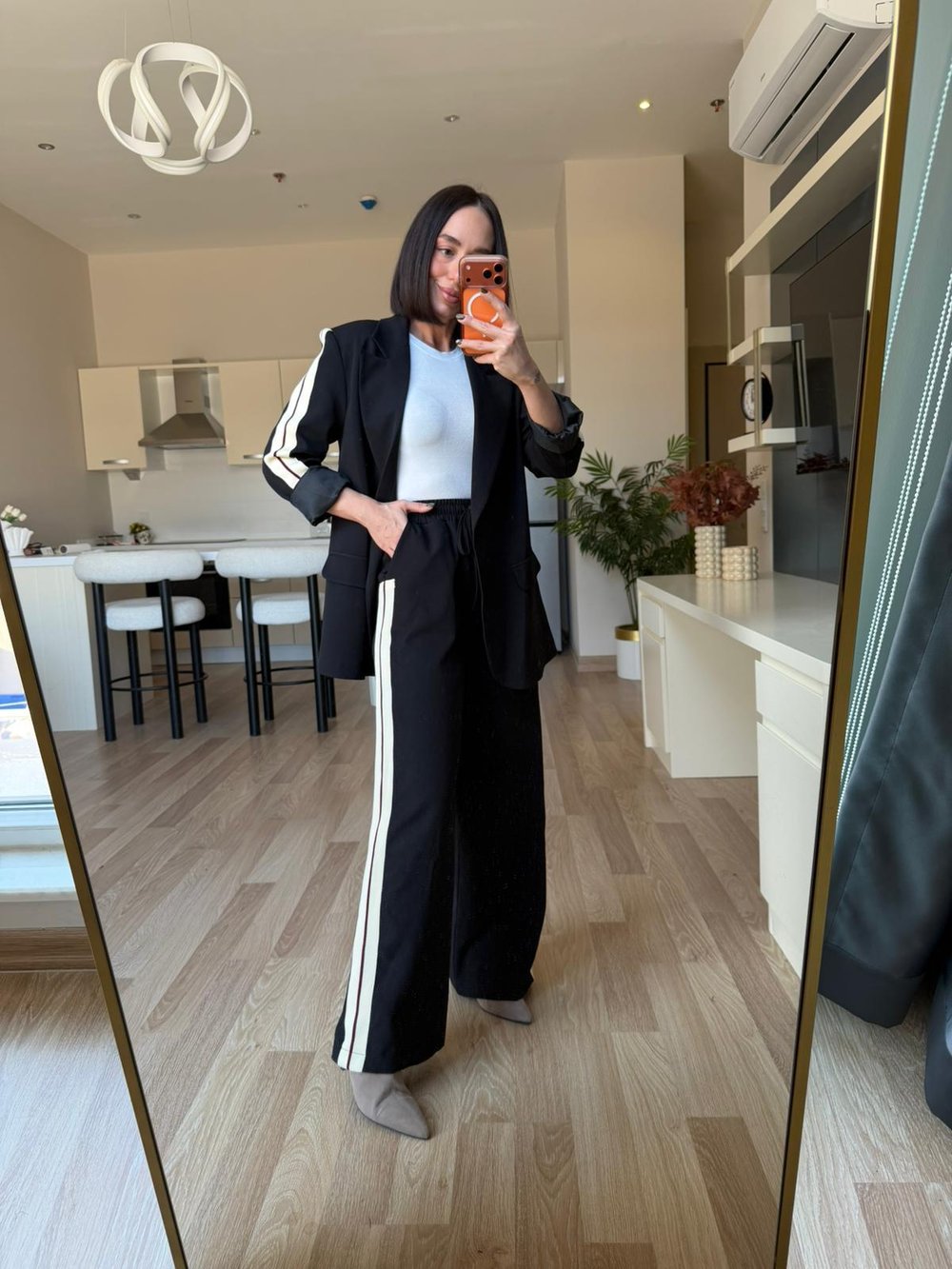 Siyah Şerit Detay Blazer Takım