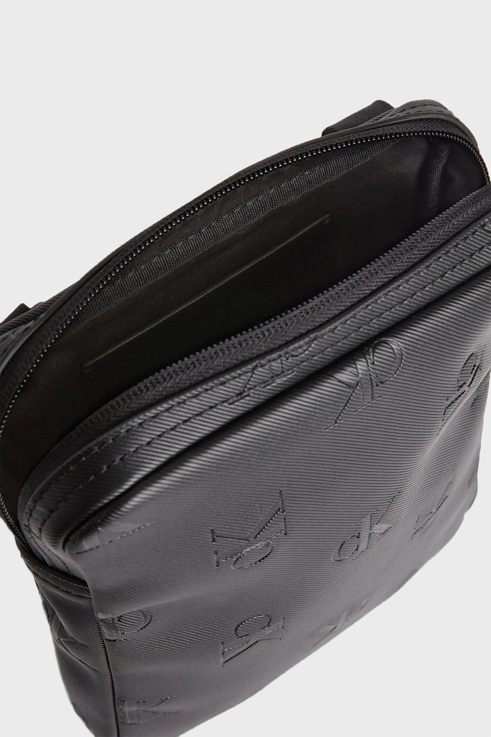 CALVIN KLEIN ERKEK OMUZ ÇANTASI K50K510104-0GJ