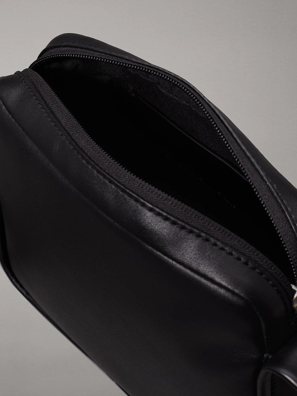 CALVIN KLEIN KADIN OMUZ ÇANTASI K60K611468-BEH