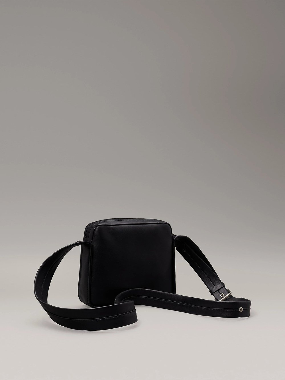 CALVIN KLEIN KADIN OMUZ ÇANTASI K60K611468-BEH
