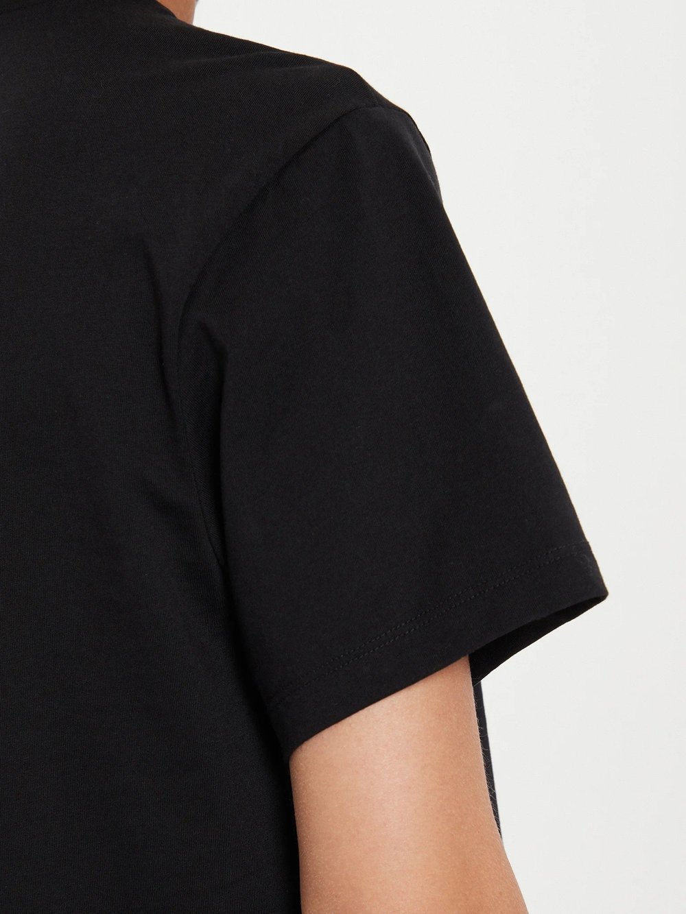GUESS BOXY KADIN T-SHIRT W4YI05K8HM0-JBLK