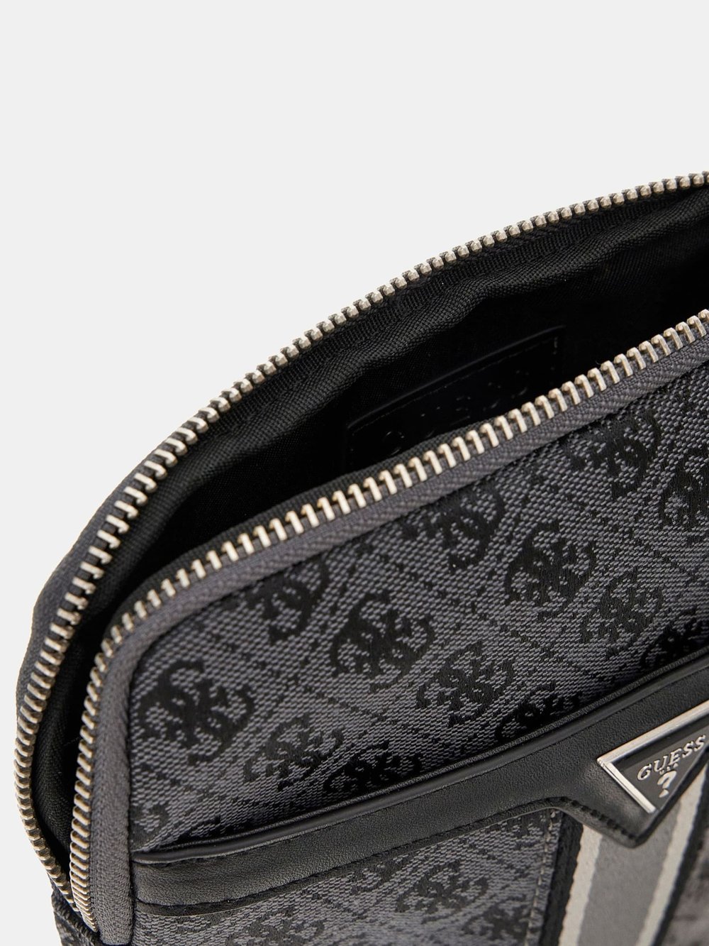 GUESS ERKEK POSTACI ÇANTASI HMMISTP5123-CBL