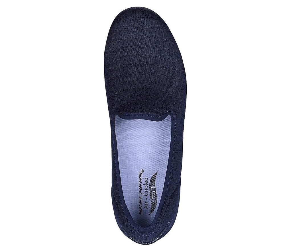 SKECHERS ARCH FIT UPLIFT KADIN AYAKKABI 136579-NVY