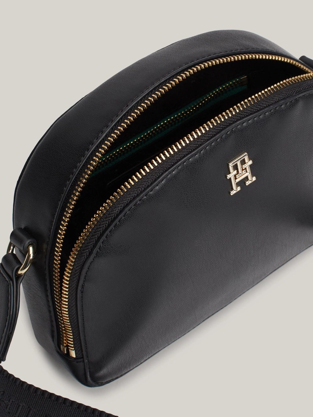 TOMMY HILFIGER KADIN OMUZ ÇANTASI AW0AW16482-BDS