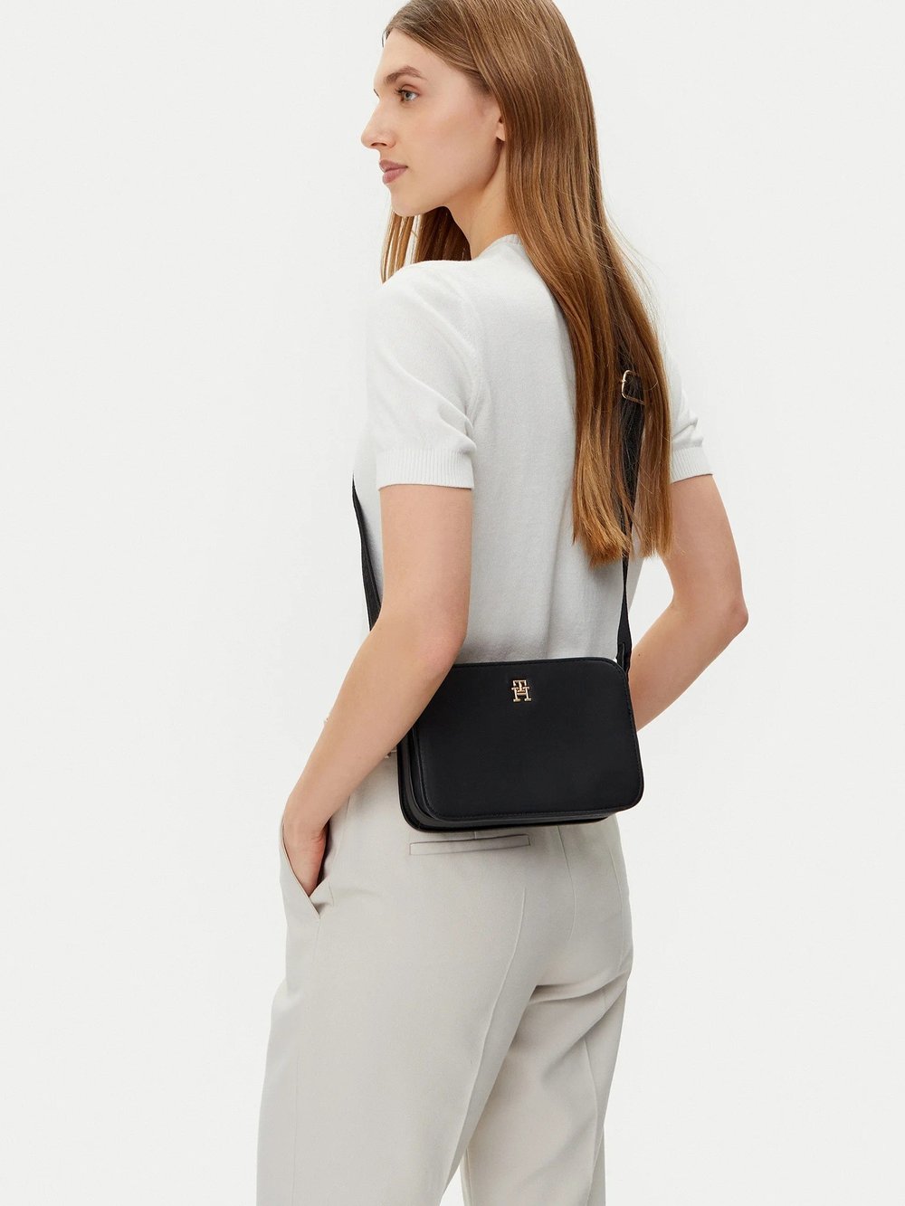 TOMMY HILFIGER KADIN OMUZ ÇANTASI AW0AW17229-BDS