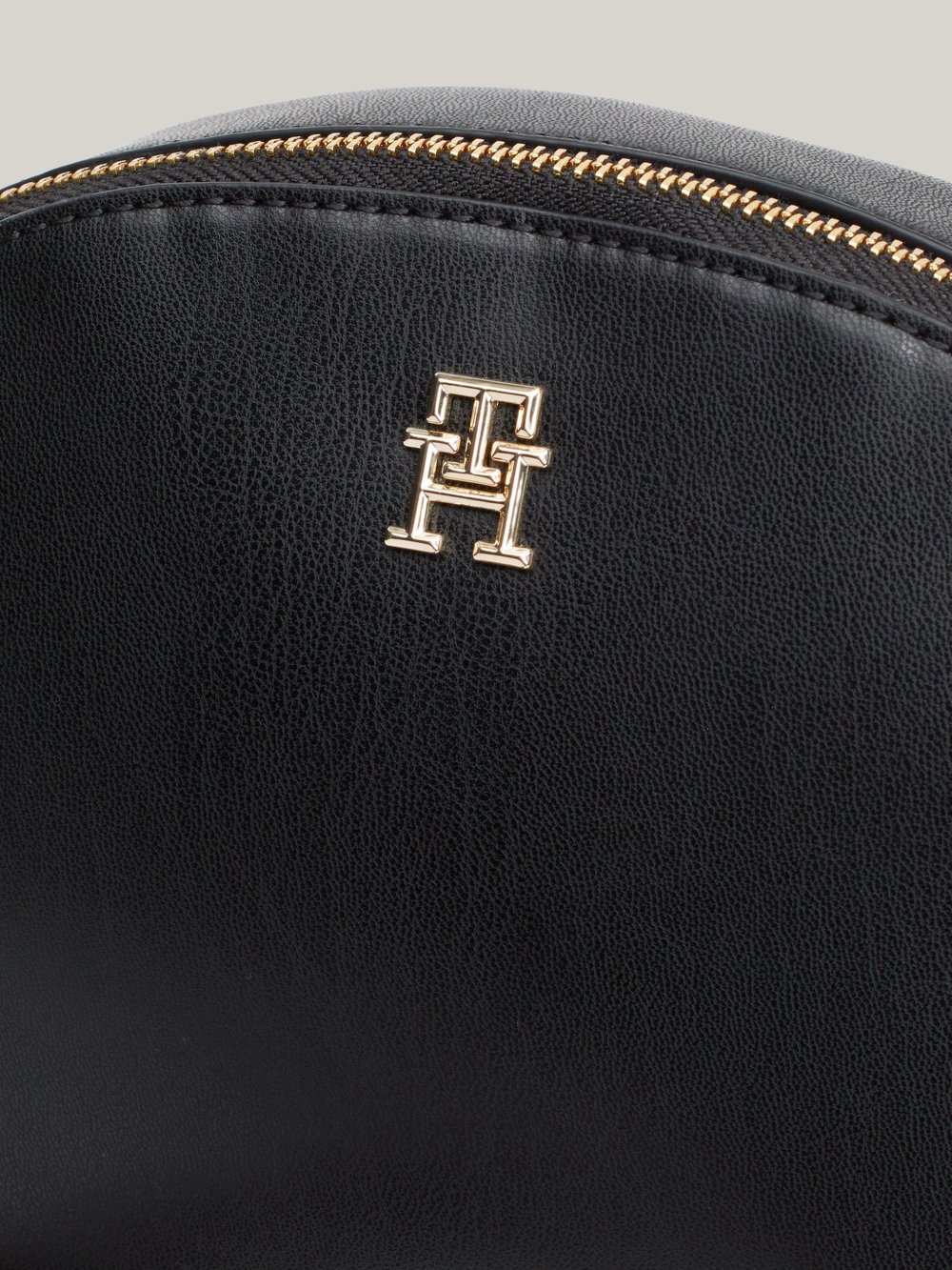 TOMMY HILFIGER KADIN OMUZ ÇANTASI AW0AW16482-BDS