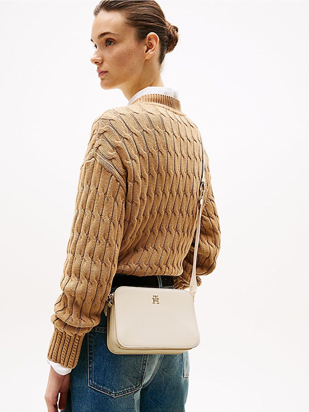 TOMMY HILFIGER KADIN OMUZ ÇANTASI AW0AW17229-AA8